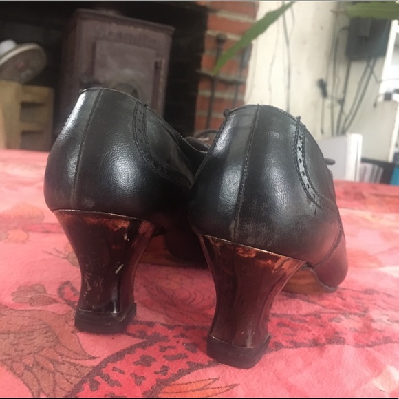 Vintage Prada Leather Oxford Heels - Picture 3 of 7
